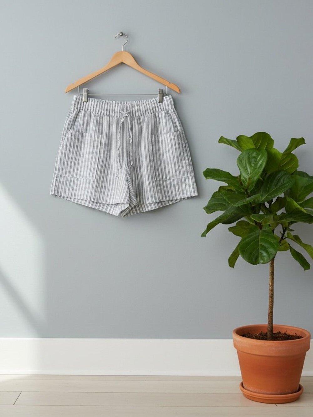 NWT Stella Dux/Saks 5th- Striped Cotton Shorts White Seaport Blue- L- MSRP $128 - Picture 5 of 15